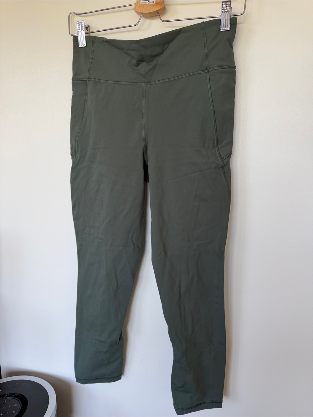 lululemon light Green Mid rise cropped Nulux Leggings